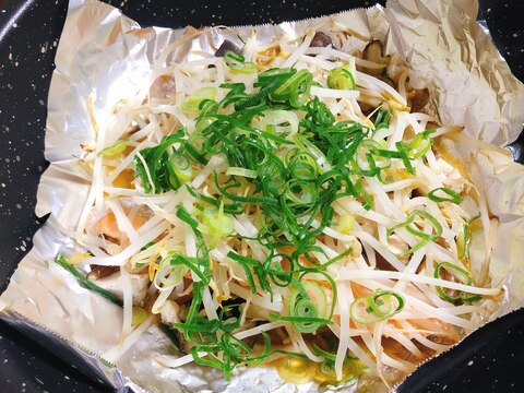 フライパンで鮭と野菜のホイル焼き